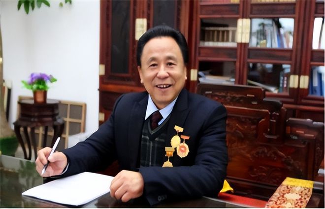 11个私生子76岁富豪还在拼命生娃！新葡京娱乐包养10位情妇睡觉翻牌生下(图8)