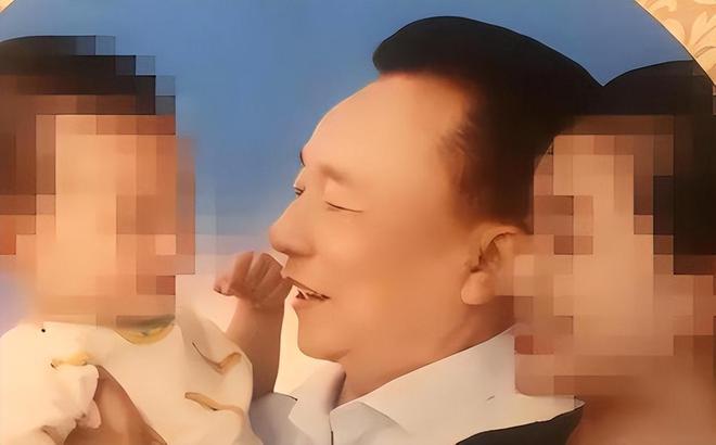 11个私生子76岁富豪还在拼命生娃！新葡京娱乐包养10位情妇睡觉翻牌生下(图7)